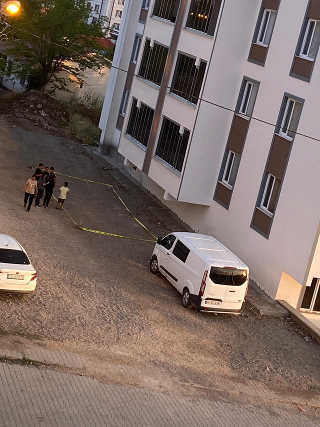 Muş'ta 4'üncü kattan düşen çocuk hayatını kaybetti - Resim: 0