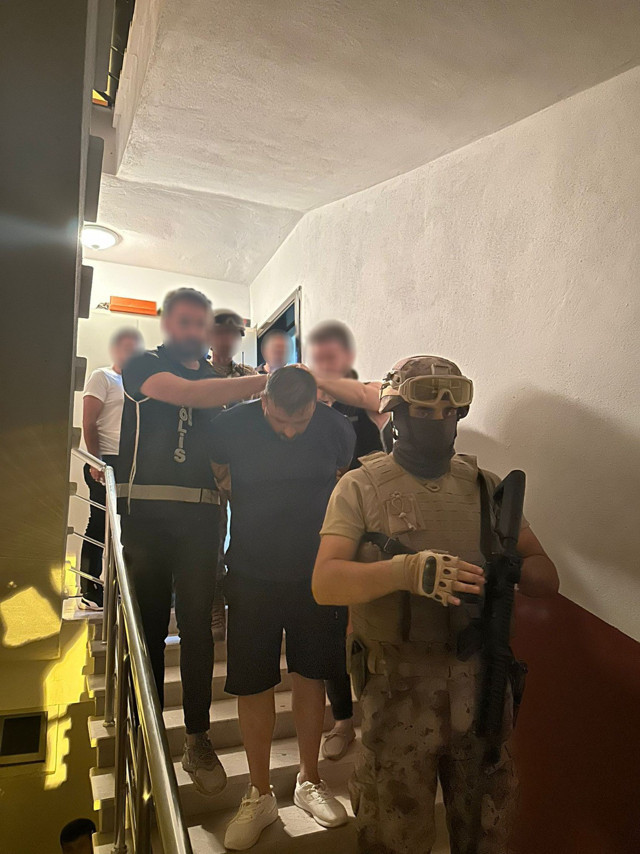  Suç makinesine çete lideri yakalandı! Özel hareket destekli operasyon anları... - Resim: 0