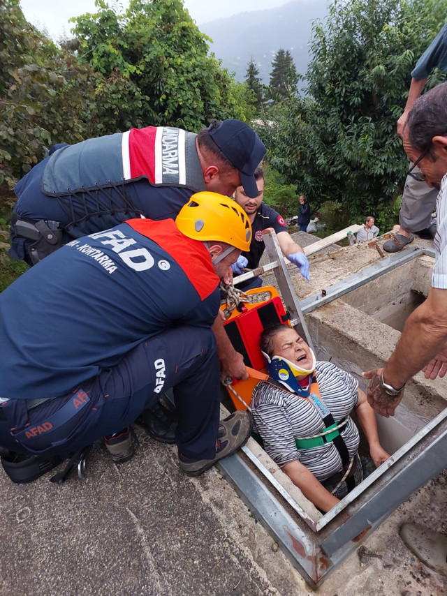 Giresun'da bahçedeki su deposuna düşen kadın AFAD ve İtfaiye ekipleri kurtardı! - Resim: 0