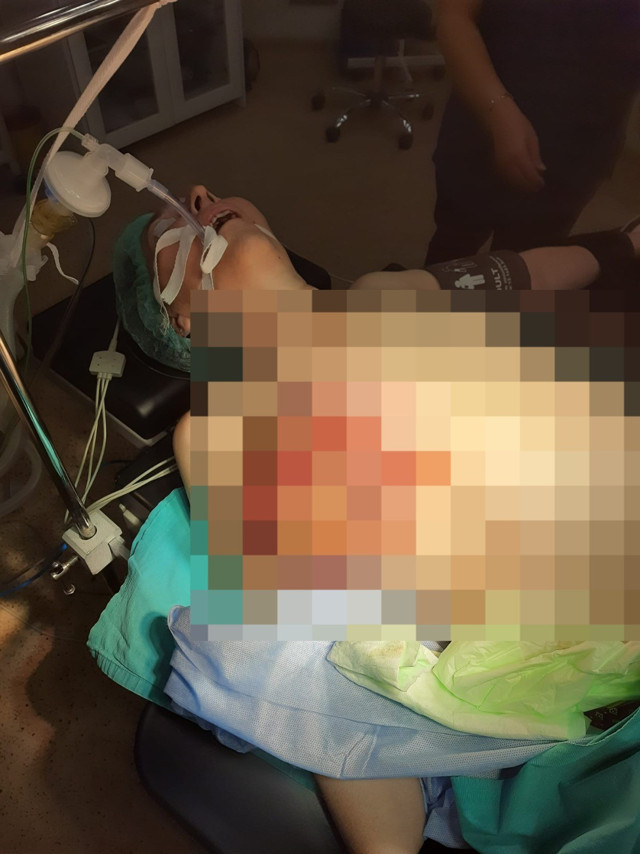 Korktuğu için doktora gitmedi, karpuz kadar olan tümör göğsünü patlattı - Resim: 1