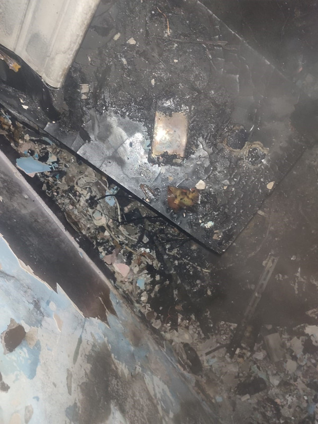 Şarjda bırakılan telefon faciaya neden oluyordu - Resim: 1