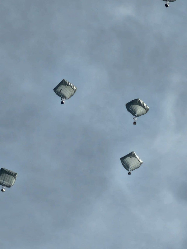 Ürdün, Gazze'ye havadan yardım paketleri bıraktı - Resim: 2