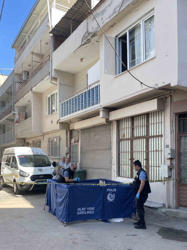 Bursa'da bayram temizliği yaparken pencereden düşen kadın öldü - Resim: 0