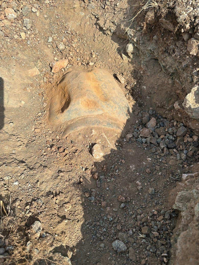 Diyarbakır'da yol kenarına tuzaklanmış 80 kilogram patlayıcı bulundu - Resim: 1