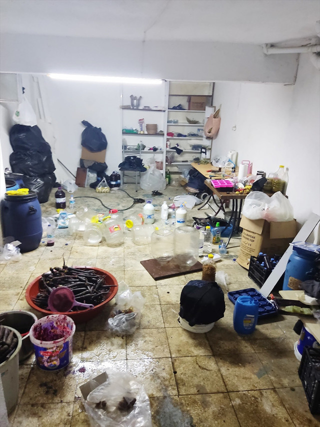 Tuvaletten sızan sular imalat alanına karışmış! İşletme mühürlendi - Resim: 0