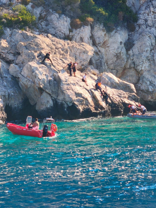Muğla'da saatler sonra mucize yaşandı! Batan teknede kaybolan 2 çocuk sağ bulundu - Resim: 0