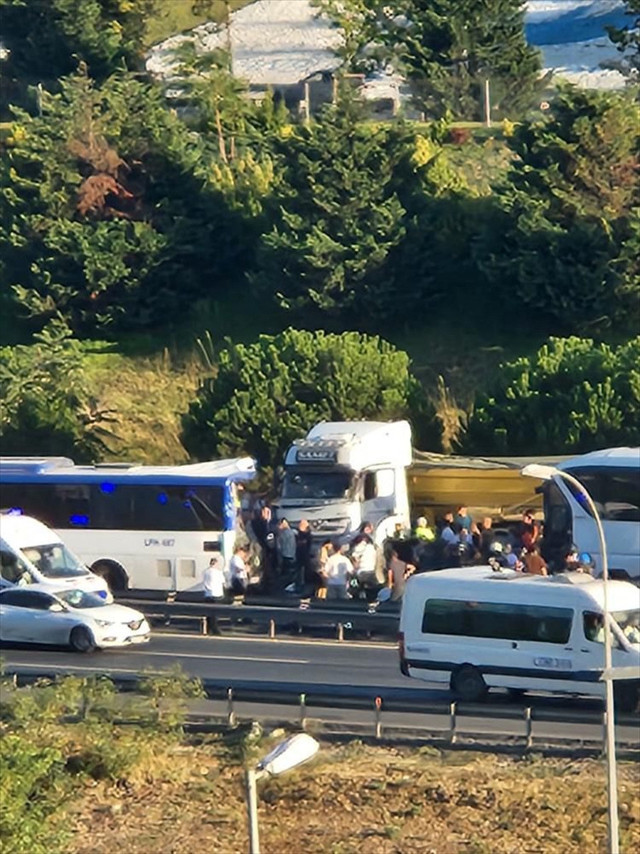 TEM Otoyolu'nda zincirleme kaza! Ölü ve yaralılar ve ulaşım durdu - Resim: 2