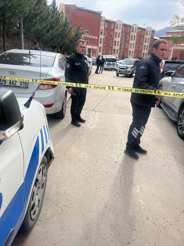 Gümüşhane Üniversitesinde bir personel mesai arkadaşını silahla rehin aldı - Resim: 0