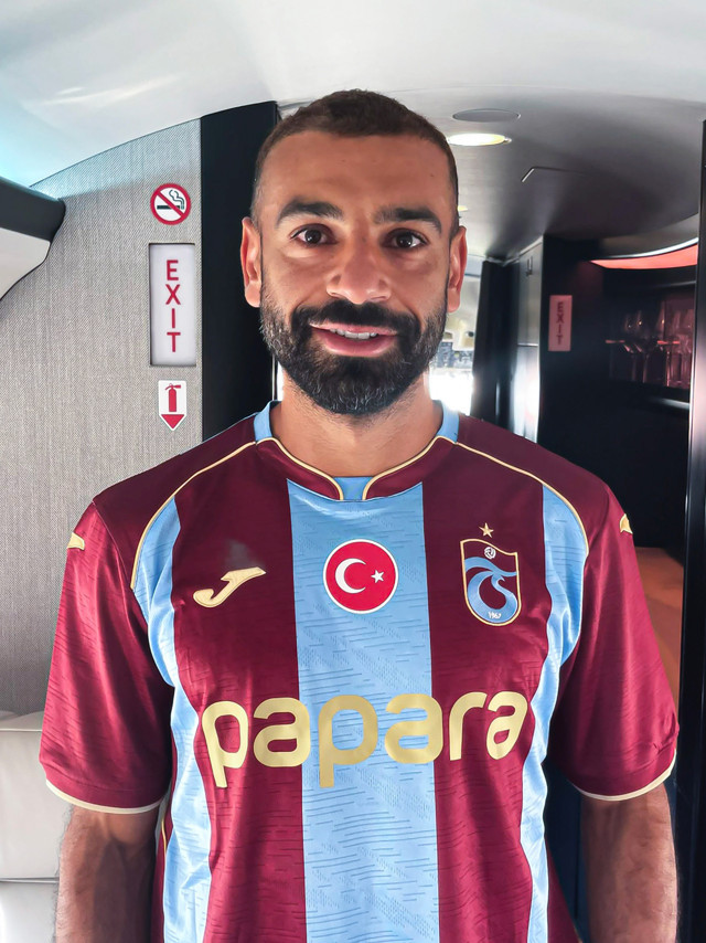 Mohamed Salah T&uuml;rkiye'de! 61 numaralı formayı giydi, Trabzonspor taraftarına seslendi - Resim: 4