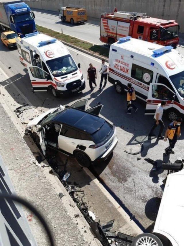 Hatay'da katliam gibi trafik kazası: 4 ölü, 3 yaralı - Resim: 0