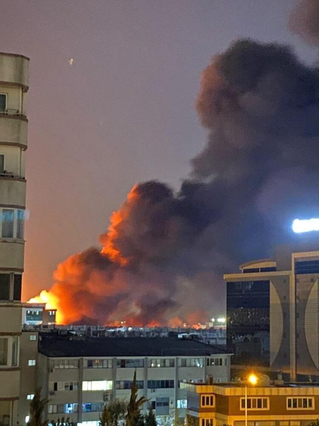 İkitelli Çevre Sanayi Sitesi'nde yangın! İtfaiye müdahale ediyor - Resim: 2