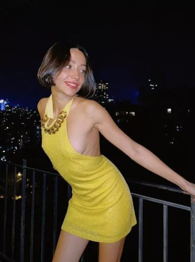 Zeynep Bastık'ın sütyensiz balkon pozu olay oldu! "Kürdan gibi olmuşsun kilo al kilo" - Resim: 0