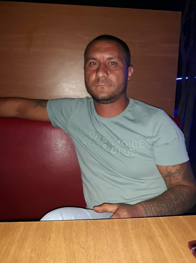 İzmir'de bir kişi husumetlisini sokak ortasında öldürdü - Resim: 0