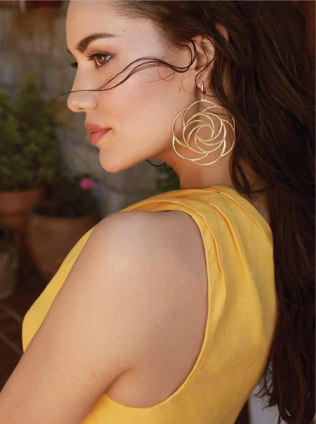 Fahriye Evcen bu kez dergiye verdiği pozlarla olay! Bornoz paylaşımı vardı - Resim: 4