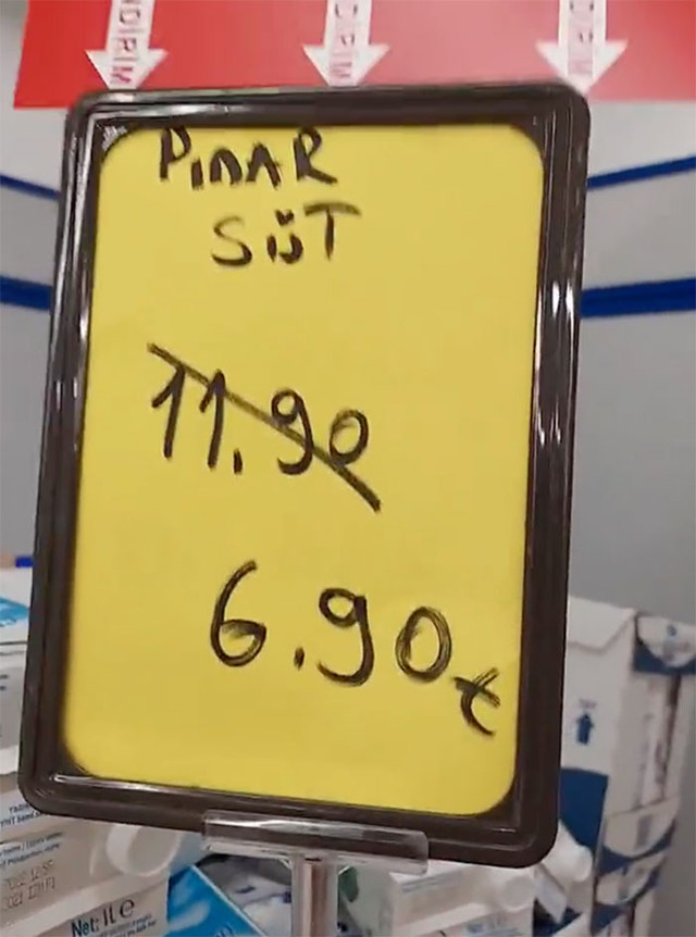 BİM'den müşterilerine kirli tuzak! Tarihi geçmiş sütleri indirimli satıyor müşteri yakaladı - Resim: 1