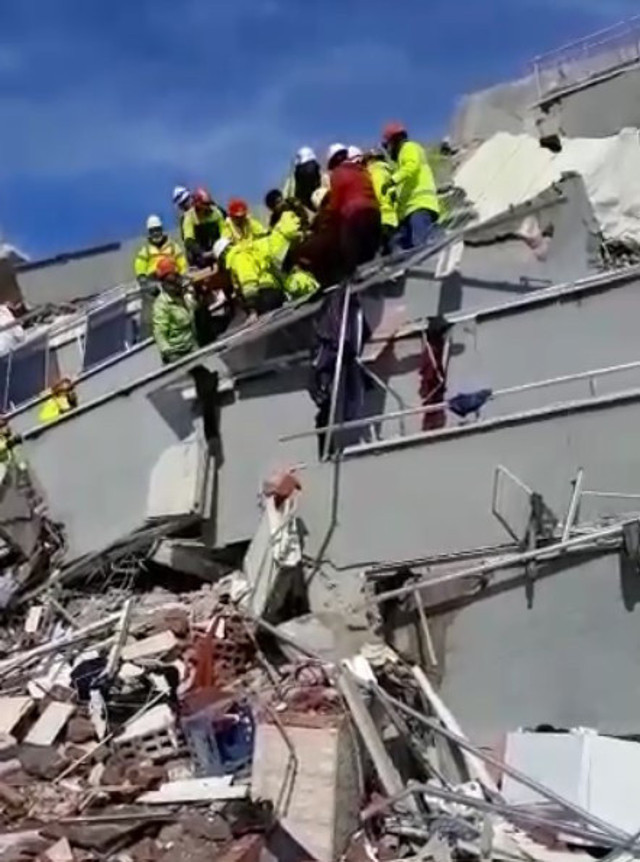 Maden işçileri Kahramanmaraş’ta! 2 kişi enkaz altından 34 saat sonra sağ çıkarıldı - Resim: 3