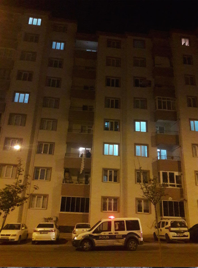 Kayseri'de eşinin şiddetinden kaçarken 3. kattan yere çakıldı - Resim: 1