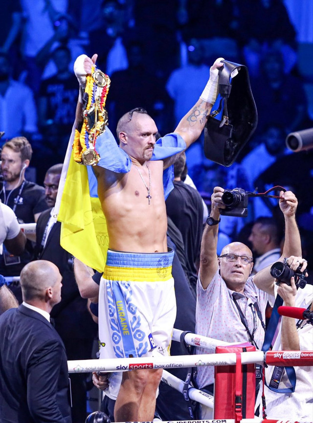 Dünya ağır sıklet boks ünvan maçında Usyk, Joshua'yı darmaduman etti - Resim: 4