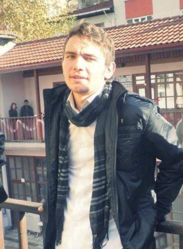 Bolu'da CHP Gençlik Kolları Başkanı apartmanın 4. katından düşerek öldü - Resim: 0