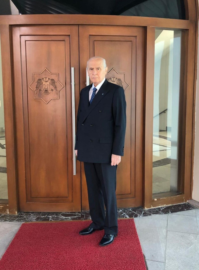 MHP'den Devlet Bahçeli'yle ilgili yeni fotoğraflar - Resim: 0
