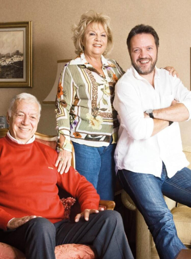 Nevra Serezli kaç yaşında eşi Metin Serezli ve oğulları kimdir? - Resim: 1