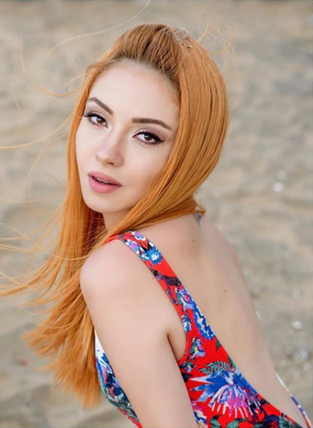 Ece Seçkin'in eski fotoğrafı ortaya çıktı ortalık yıkıldı yok böyle değişim - Resim: 1