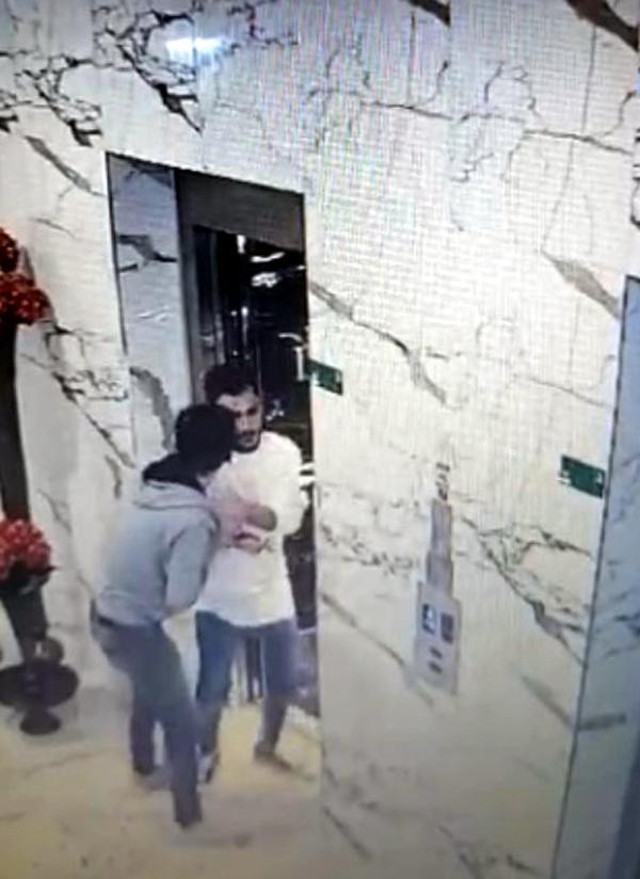 Korkunç! Polisi görünce arkadaşını öldürdüğü bıçakla intihar etti - Resim: 0