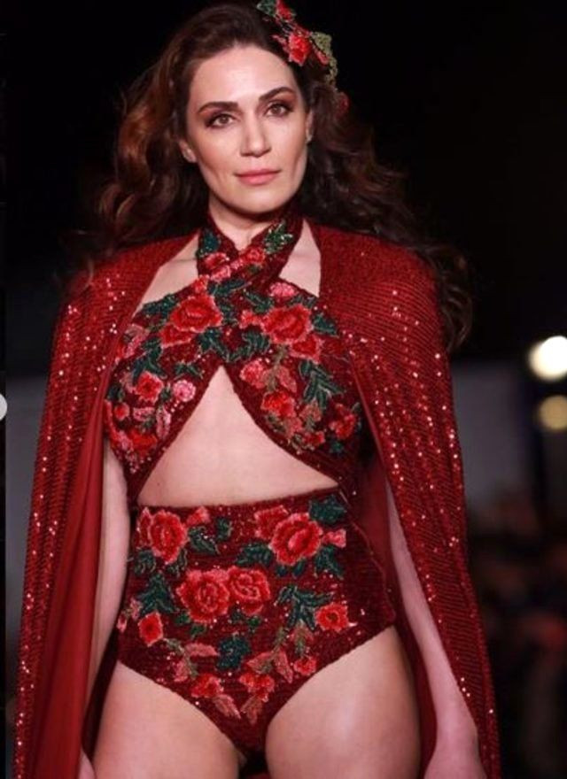 Özge Borak ilk kez defileye çıktı! Cesur mayosuyla yürek hoplattı - Resim: 4