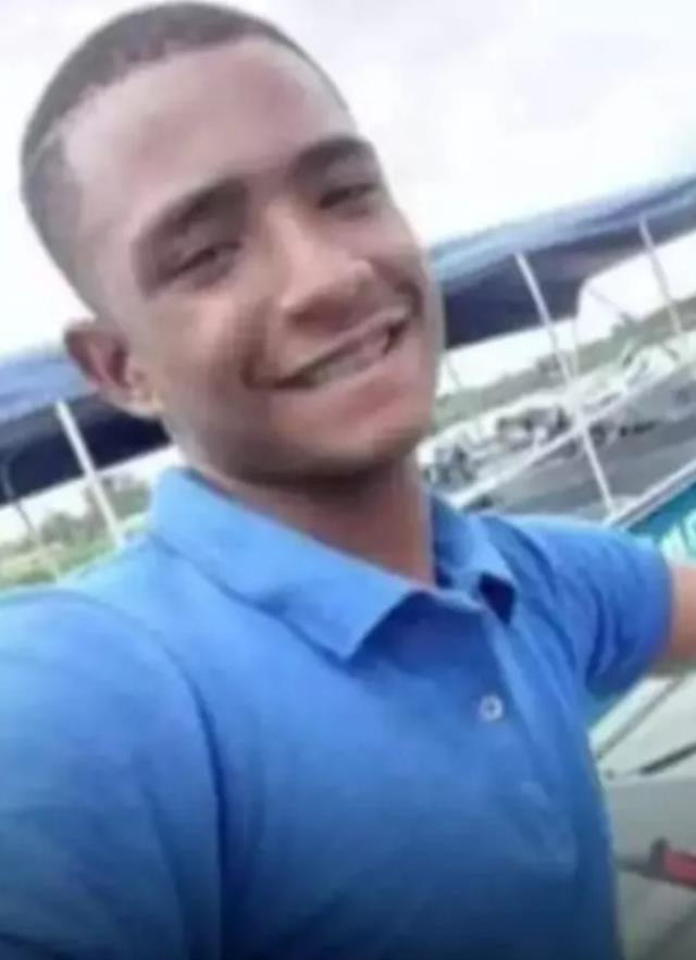 Eski sevgilisinin üzerine benzin döküp yaktığı karnaval kraliçesi öldü - Resim: 1