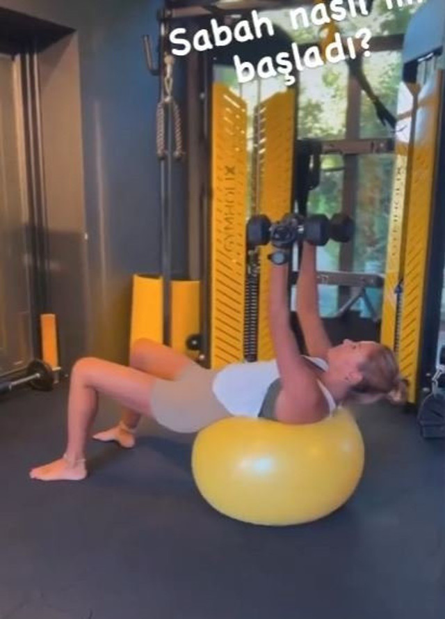 Pınar Altuğ spor teri döktü kocası ecel teri! Mini şortuyla öyle bir hareket yaptı ki "pes" - Resim: 0