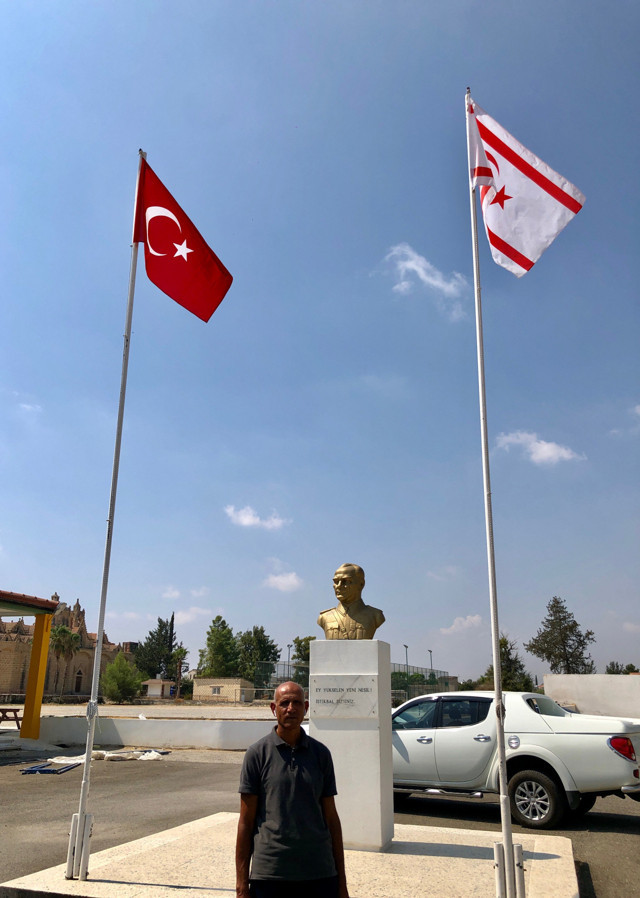 Türk bayrağını çalan Rum genç özür diledi - Resim: 1