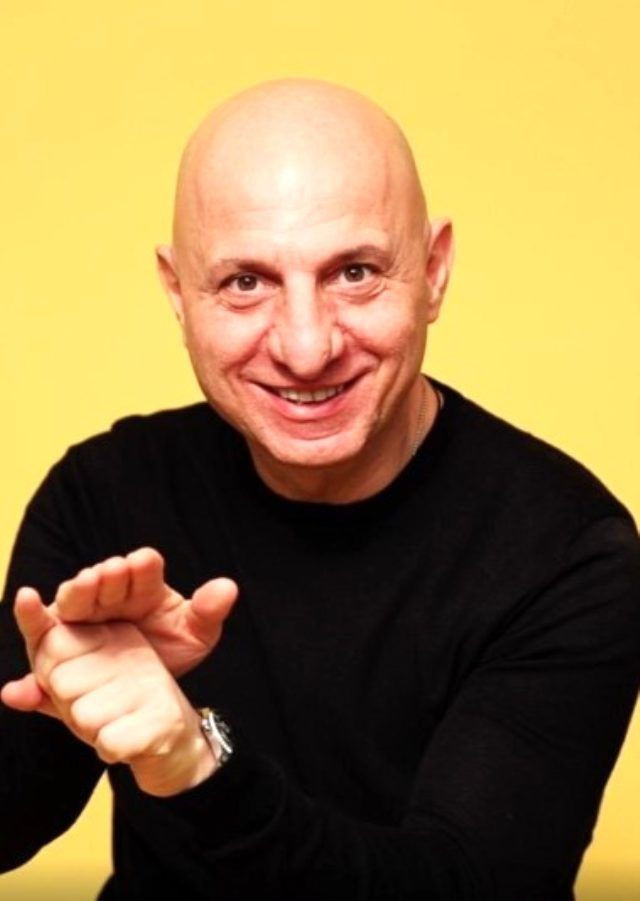 Ayşe Arman'a doğum günü sürprizi yapan eşi Ömer Dormen'in el hareketi olay oldu! - Resim: 3