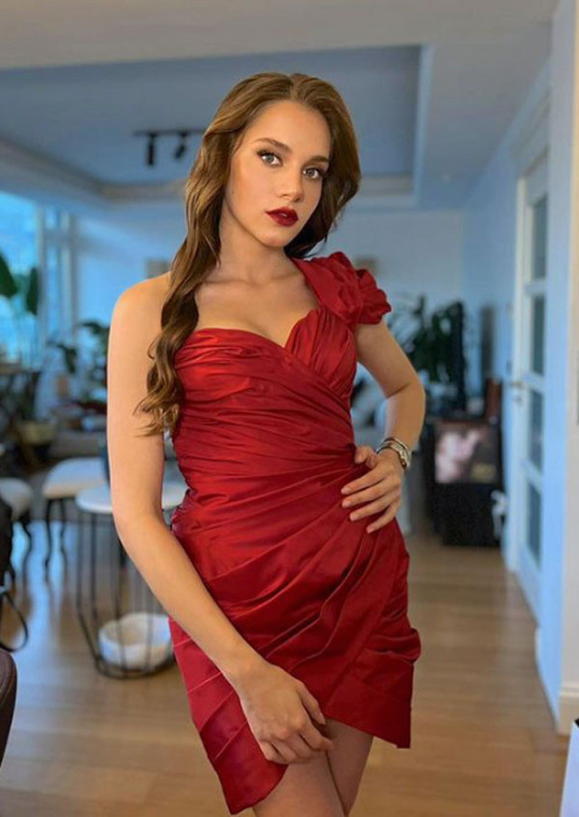 Miray Daner büyüledi! Beyaz süper minisi olay oldu: "Sen gerçek misin be kadın" - Resim: 5