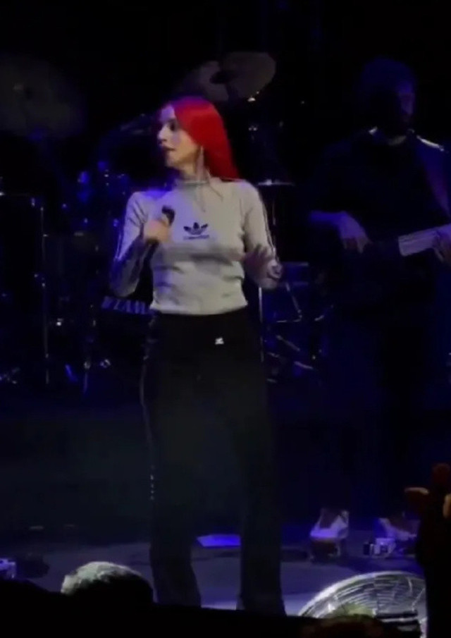 Gülşen ters köşe yaptı sosyal medya yıkıldı! Sahne kıyafeti yine olay oldu: "Her hali çok güzel" - Resim: 1