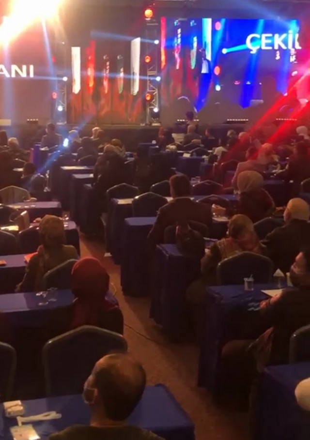 Antalya'da 5 yıldızlı tesiste 'korona' toplantısı: Maskesiz, mesafesiz 1900 kişi katıldı - Resim: 1