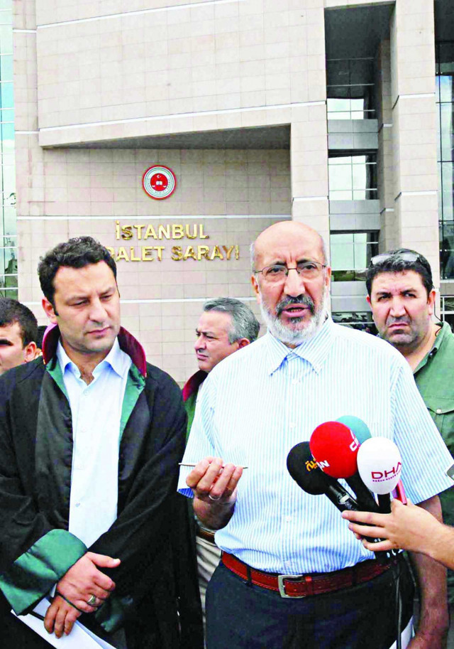 Abdurrahman Dilipak'ın eşinden isyan: 30 yıllık dostlarımız bir telefon dahi açmadı - Resim: 0