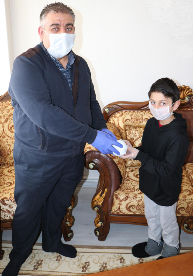 Erzurum'da ilkokul öğrencisi kumbarasındaki 43 lirasını kampanyaya bağışladı - Resim: 1