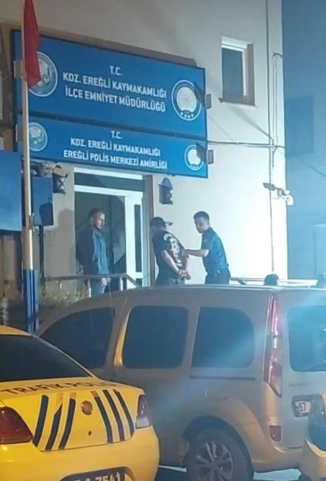 Zonguldak'ta hareketli dakikalar! Husumetlilerine saldırdı, polise direndi: Kaçmaya çalışırken kıskıvrak yakalandı! - Resim: 3