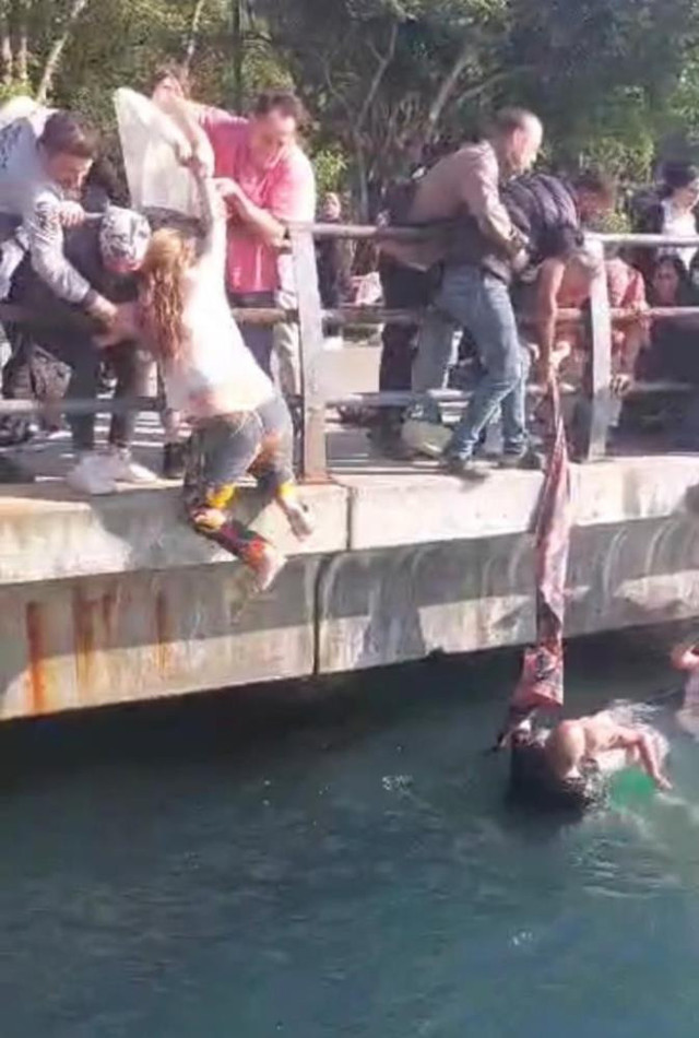 İstanbul'da denizde can pazarı! Boğulan çocuk korkuttu: Böyle kurtarmaya çalıştılar! - Resim: 1