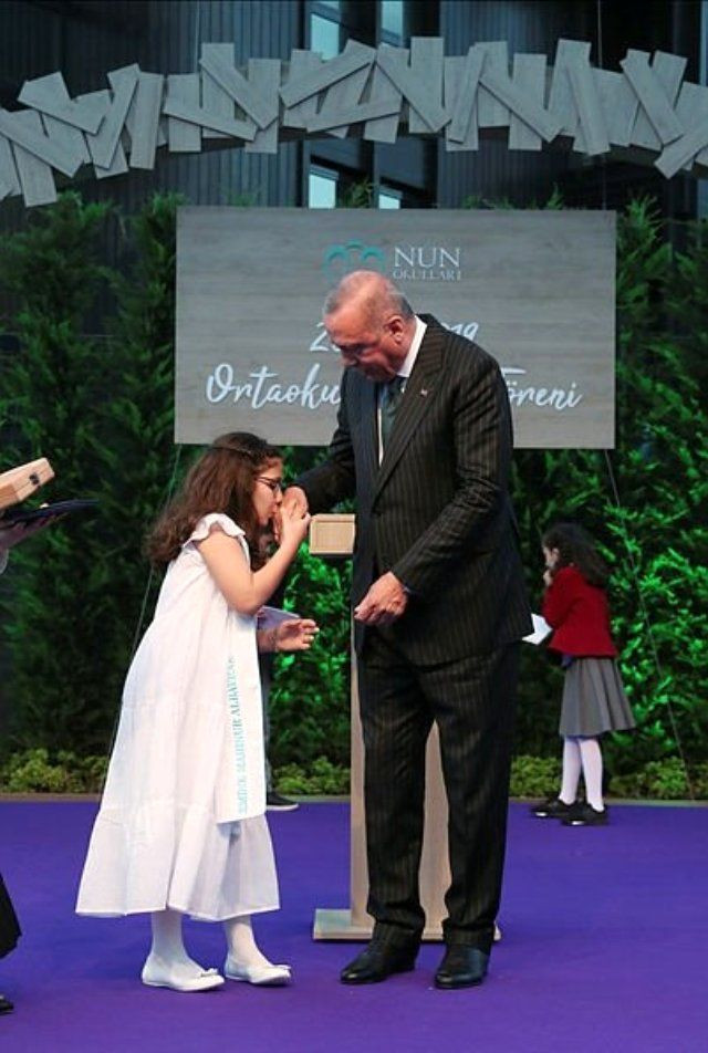 Cumhurbaşkanı Erdoğan'dan torununun mezuniyet töreninde renkli görüntüler - Resim: 1