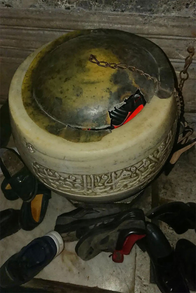 Ayasofya'da yeni skandal! Caminin zemin mermerlerini ağır tonajlı temizlik araçları parçaladı - Resim: 2