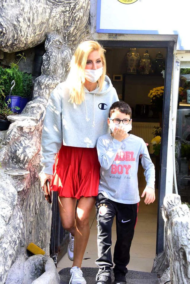 Çağla Şıkel saklamaya çalışsa da yakalandı çocukları yasağı deldi - Resim: 4