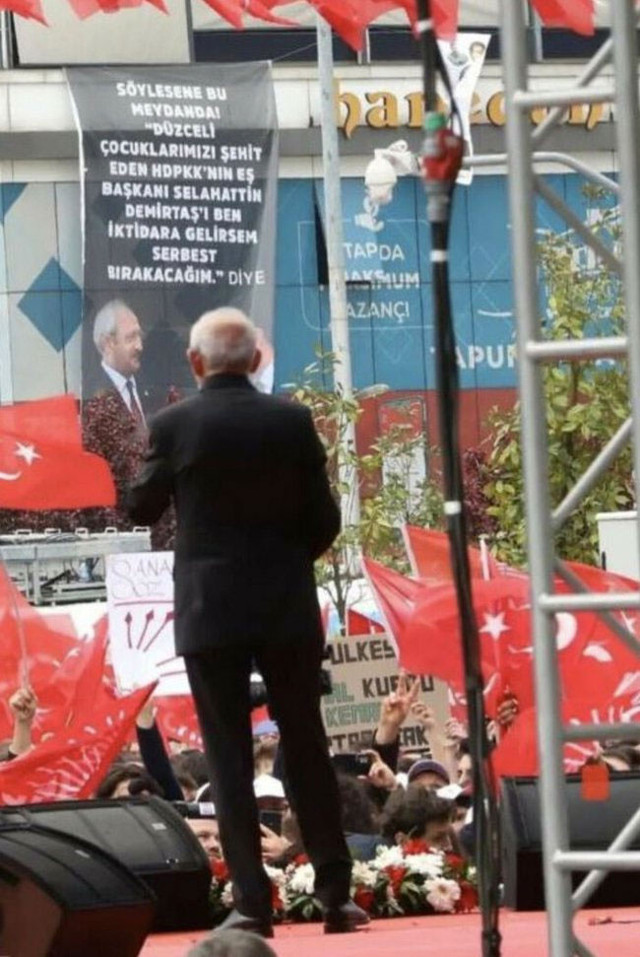 Kılıçdaroğlu Düzce'de miting alanında beklemediği pankartla karşılaştı - Resim: 1