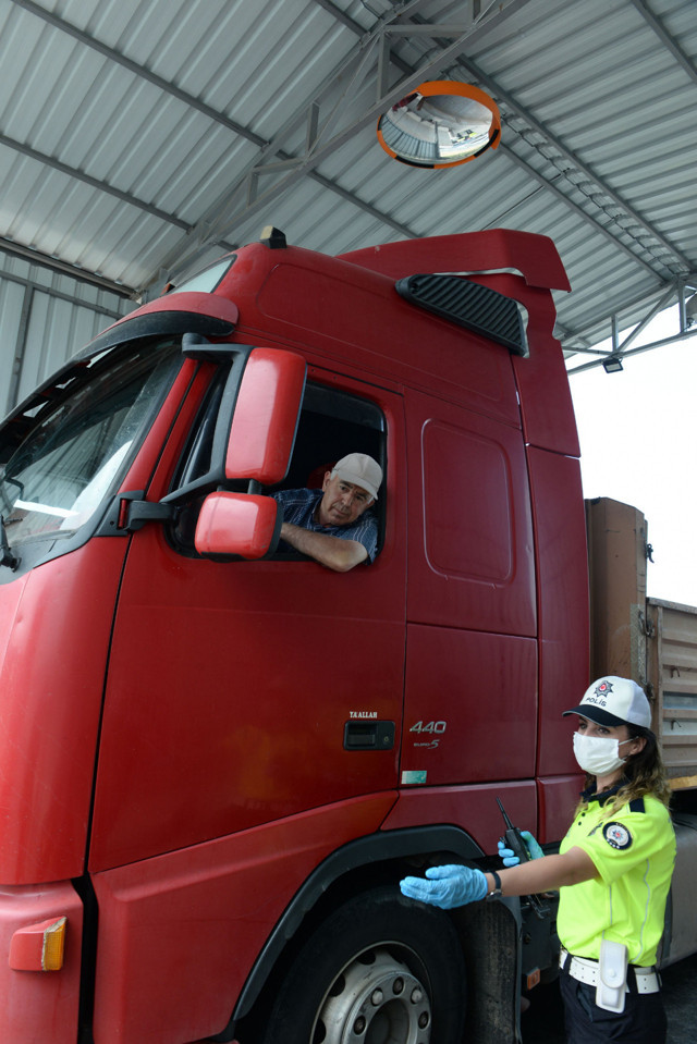 Adana'da polis havadan tespit etti karadan ceza kesti - Resim: 1