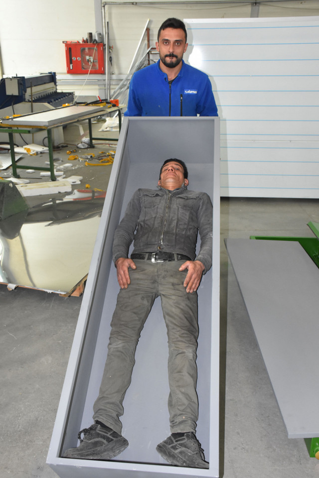 Sivas'ta koronavirüsü 'Sızdırmayan' özel tabut yapıldı 16 ülkeye ihraç ediliyor - Resim: 2