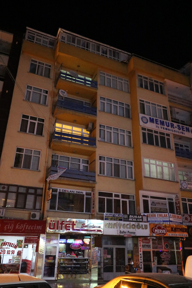 Afyonkarahisar'da komşuların 'kötü koku' ihbarı üzerine evde ceset bulundu - Resim: 0