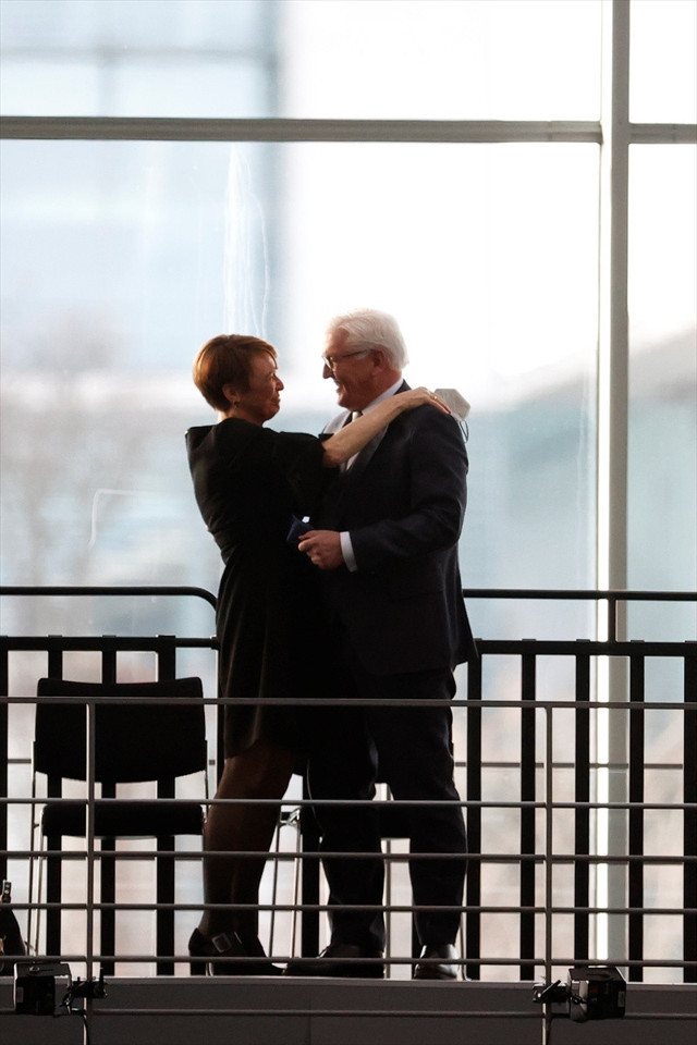 Almanya'da Steinmeier yeniden cumhurbaşkanı seçildi - Resim: 0