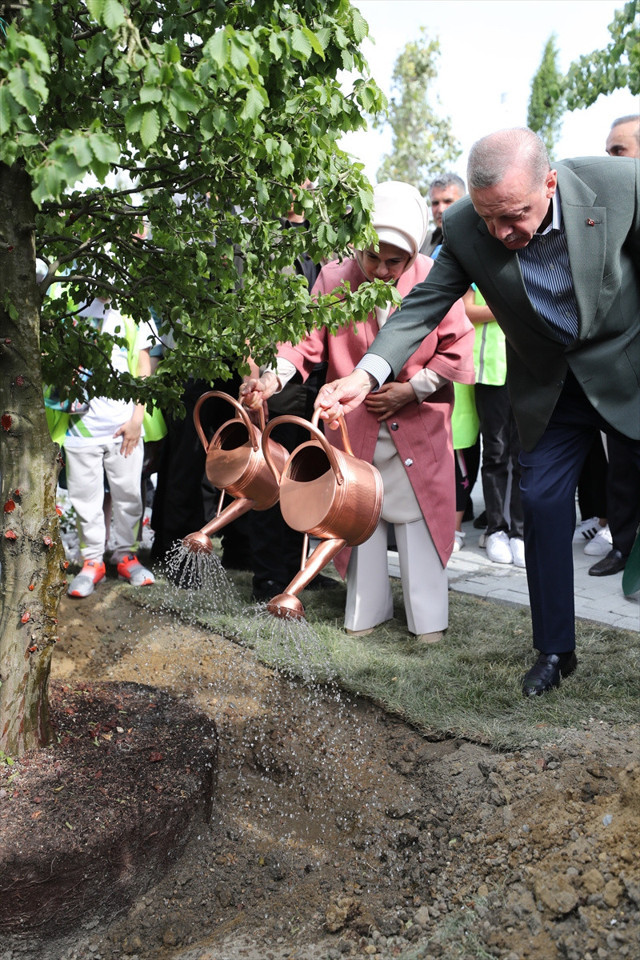 İstanbul nefes alacak! Atatürk Havalimanı Millet Bahçesi'ne ilk fidanı Cumhurbaşkanı Erdoğan dikti - Resim: 1