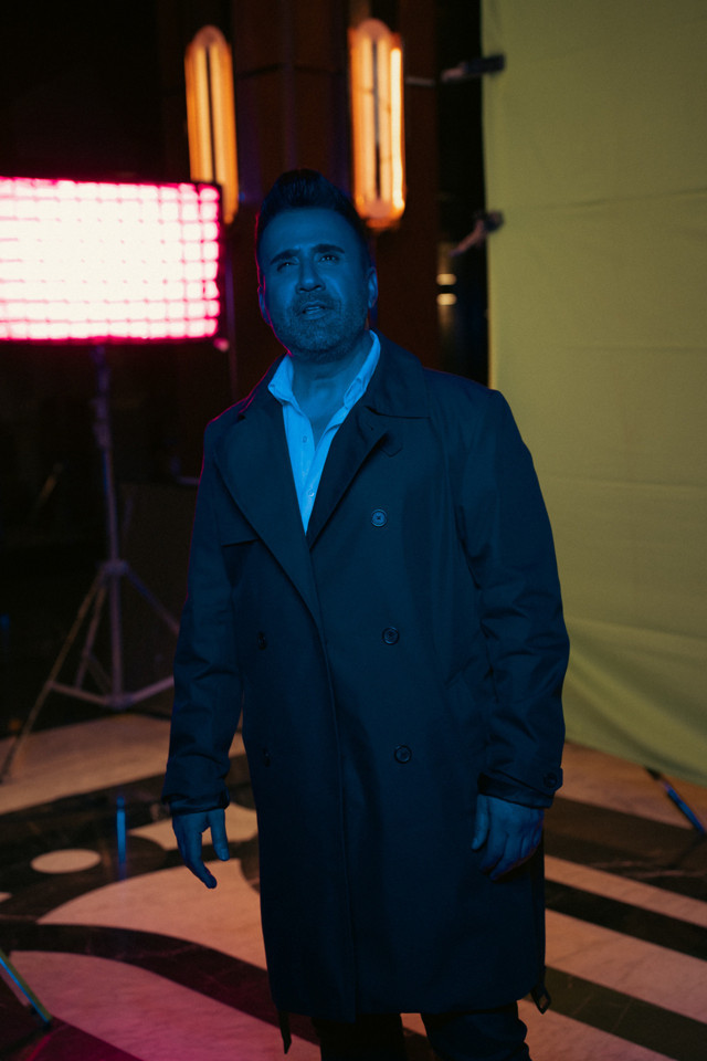 Emrah, 'Götür beni gittiğin yere' ile döndü! Emrah'ın fenomen şarkısı Bilet Dükkanı'nın lansman sloganı oldu - Resim: 2