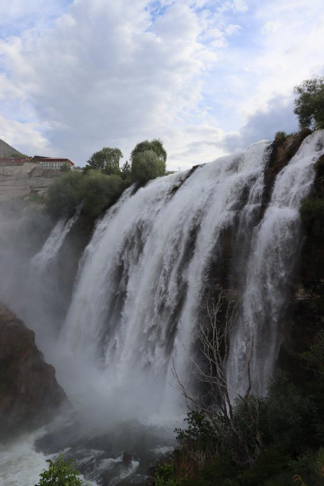 Erzurum Tortum Gölü’nde su seviyesi dokuz metre yükseldi - Resim: 2